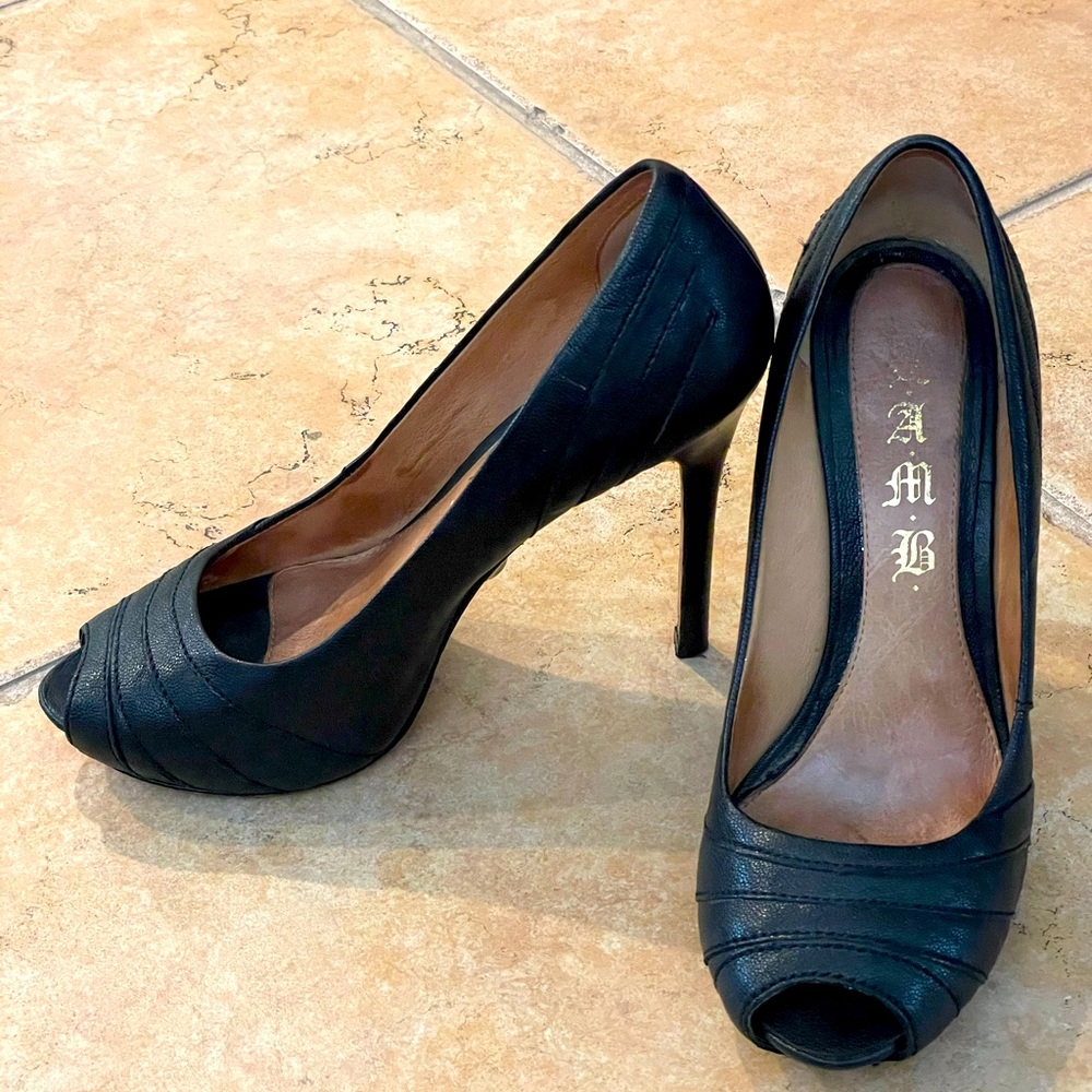 L.A.M.B. Open toe shoes size 8M, great shape
